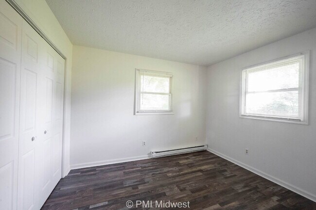 Building Photo - "Charming 2-Bedroom Retreat in Fountaintown with Spacious Layout – Your Cozy 844 Sq Ft Haven Awai...