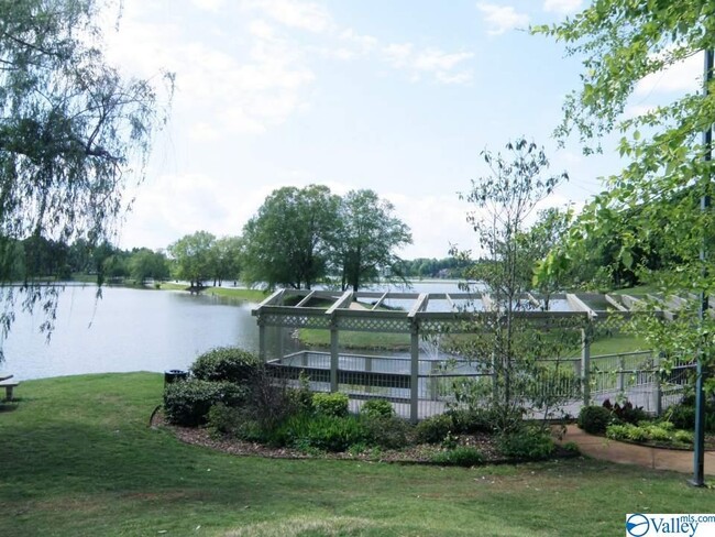 Building Photo - 250 W Lake Cir