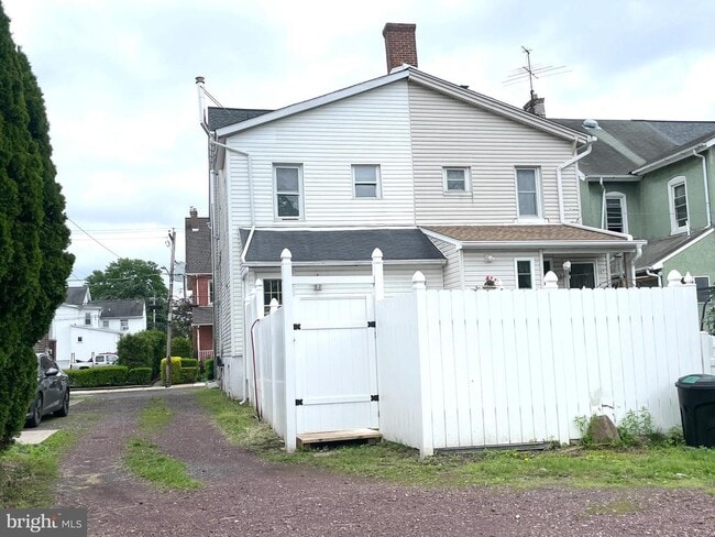 Building Photo - 434 Pierce St