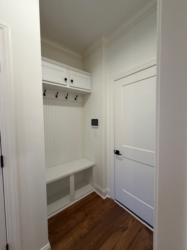 Building Photo - Maryville 37803 - 4 bedroom 3.5 bath - call Ed Johnson 865-924-5045