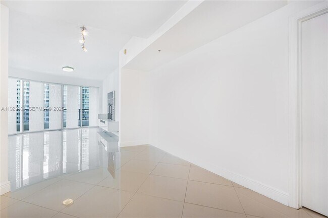 Building Photo - 60 SW 13th St