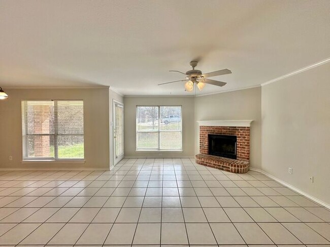 Building Photo - Available Now! Spacious 3 Bedroom 2 Bath D...