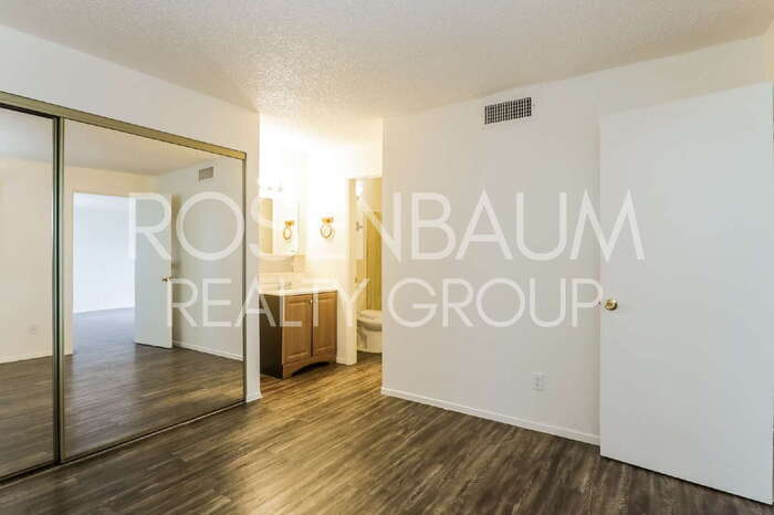 Building Photo - 2625 N Alvernon Way