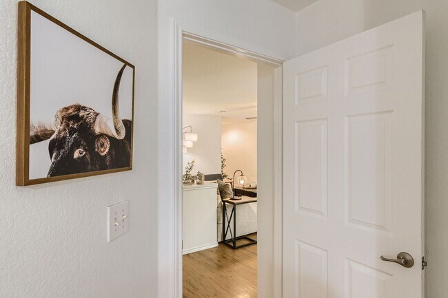 Building Photo - Fully Furnished 3 Bedroom near Greenbelt in Southeast Austin- Easy Access to 35!