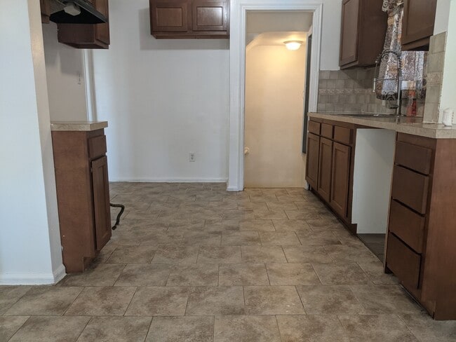 kitchen - 8490 Trinity St