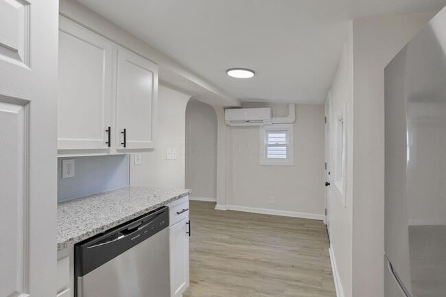 Building Photo - 561 Erickson Ave