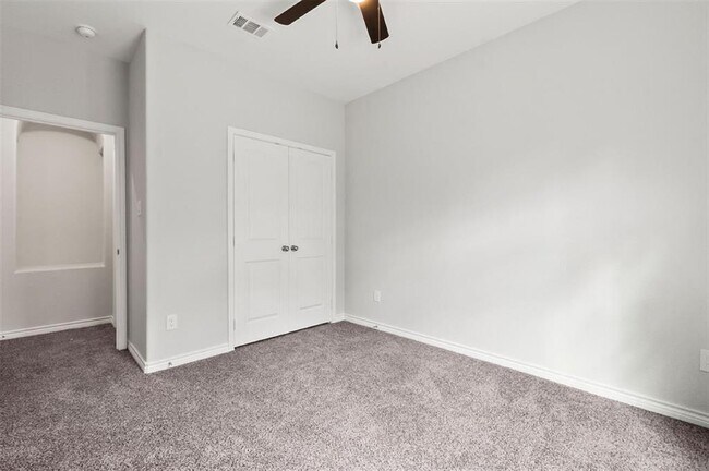 Building Photo - 15898 Chestnut Dr