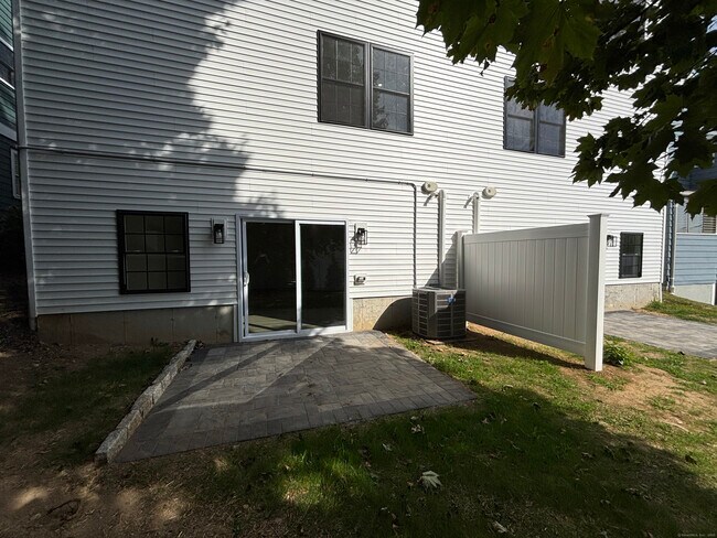 Building Photo - 38 Golden Hill St