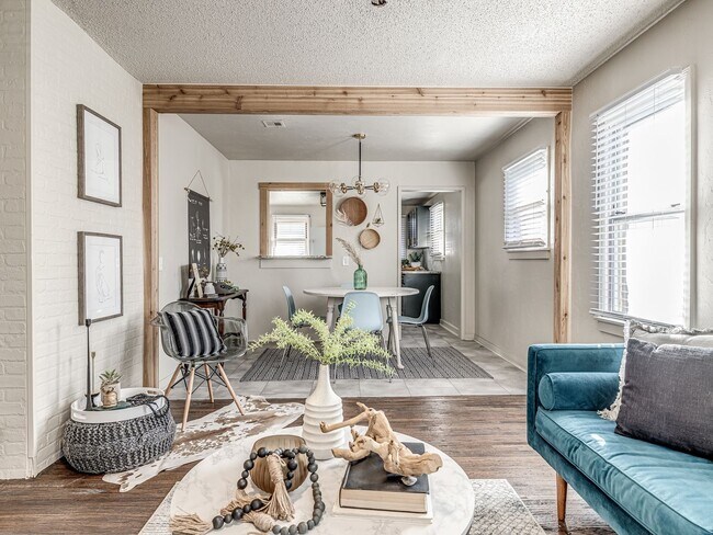 Building Photo - Adorable Updated Midwest City Boho Home