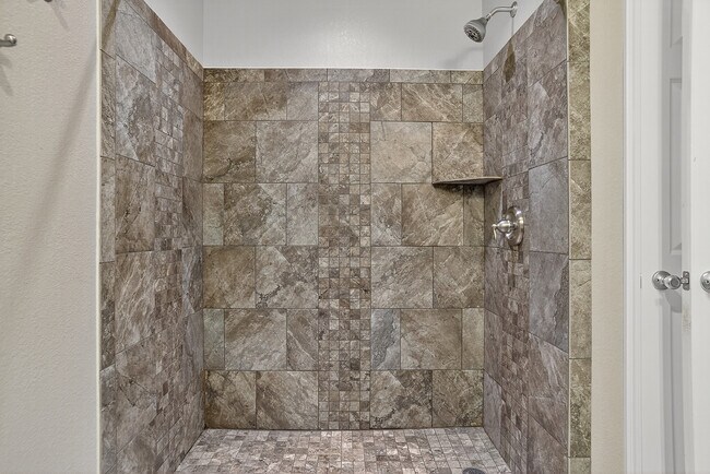 Building Photo - 401 Kahler Ct