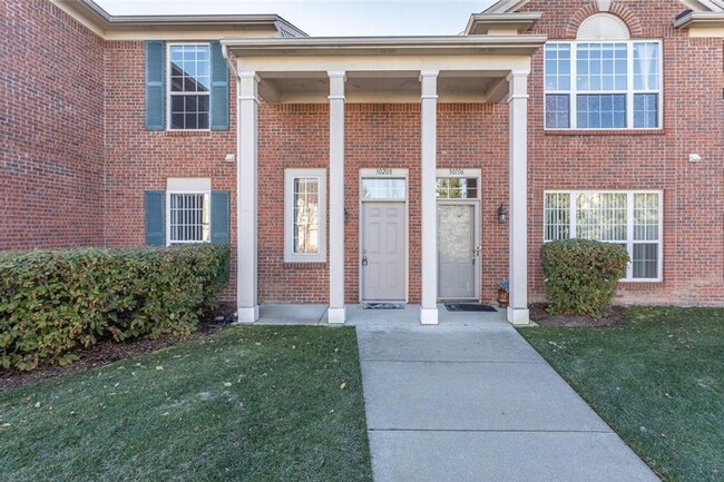 Primary Photo - GORGEOUS COMMERCE TOWNSHIP 2 BED/2 BATH MO...