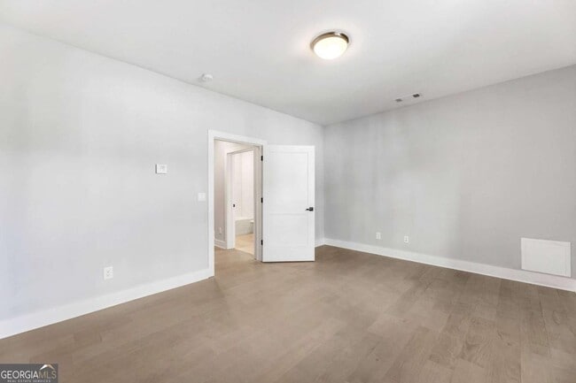 Building Photo - 2035 Parkside Ln