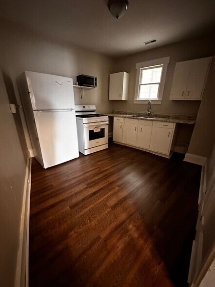 Building Photo - 507 Harmony Ave