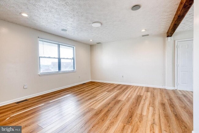 Building Photo - 1577 Loring Ct