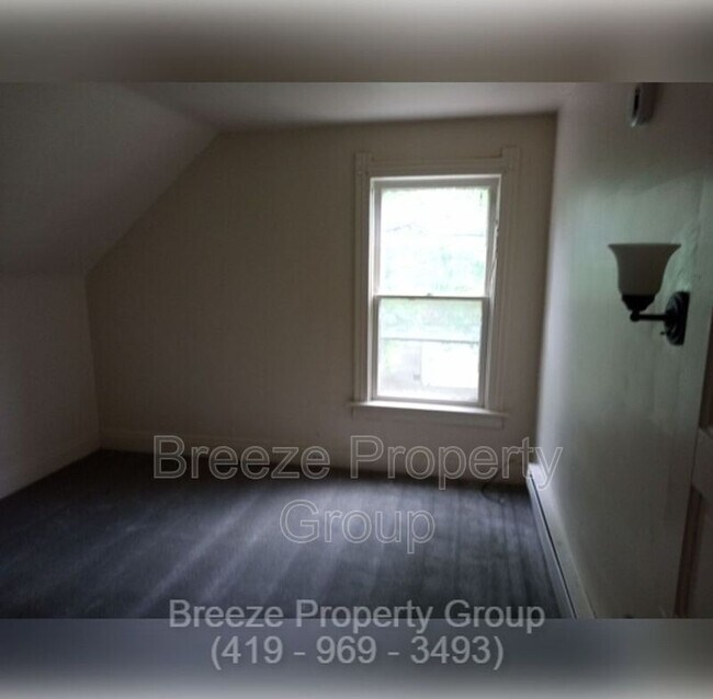 Building Photo - 713 Orchard St