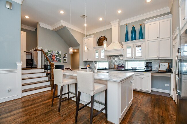 Building Photo - 2109 Bidwell Dr