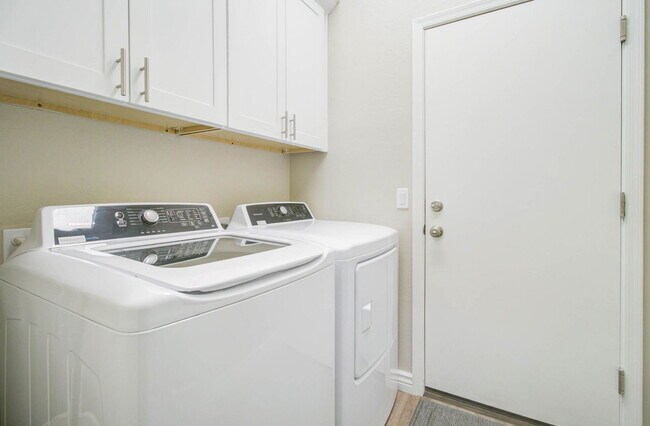 Building Photo - 1000 S Roanoke St