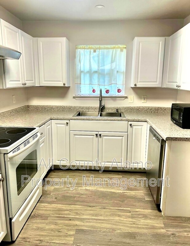 Building Photo - 4923 Creekmoor Dr