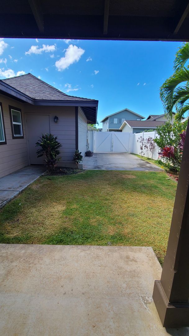 Building Photo - Lovely 3 bedroom 2 bath home in Ka Makana ...