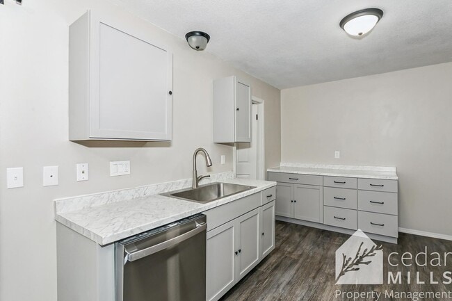 Building Photo - HUGE 2 Bedroom ANDOVER SCHOOLS!