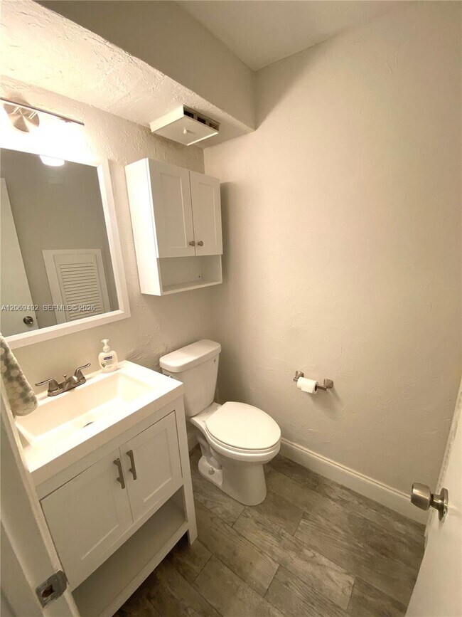 Building Photo - 4530 SW 68th Ct Cir
