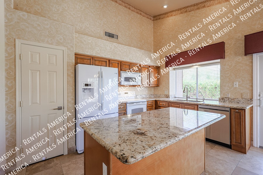 Building Photo - 15237 S 47th Way