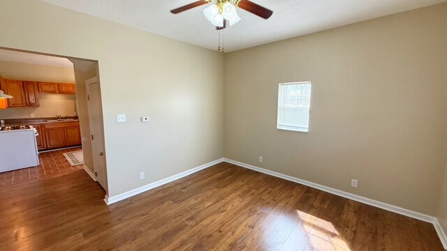 Building Photo - CENTER TOWNSHIP 3 BEDROOM HALF DUPLEX AVAILABLE NOW!