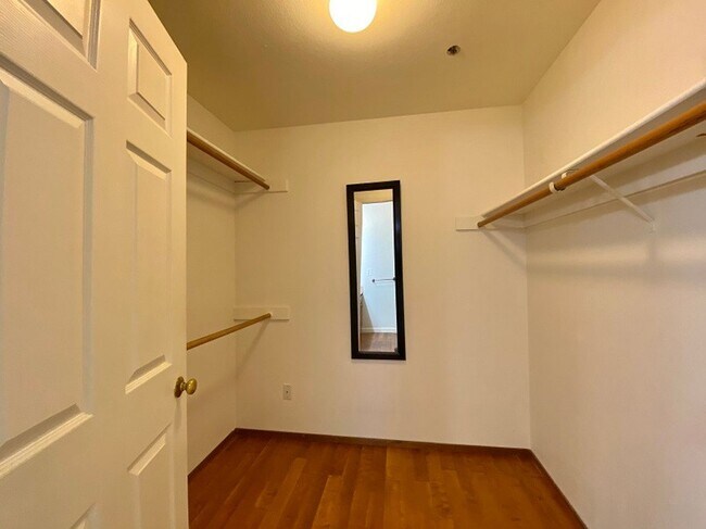 Building Photo - Spacious Condo in a Desirable Private Community
