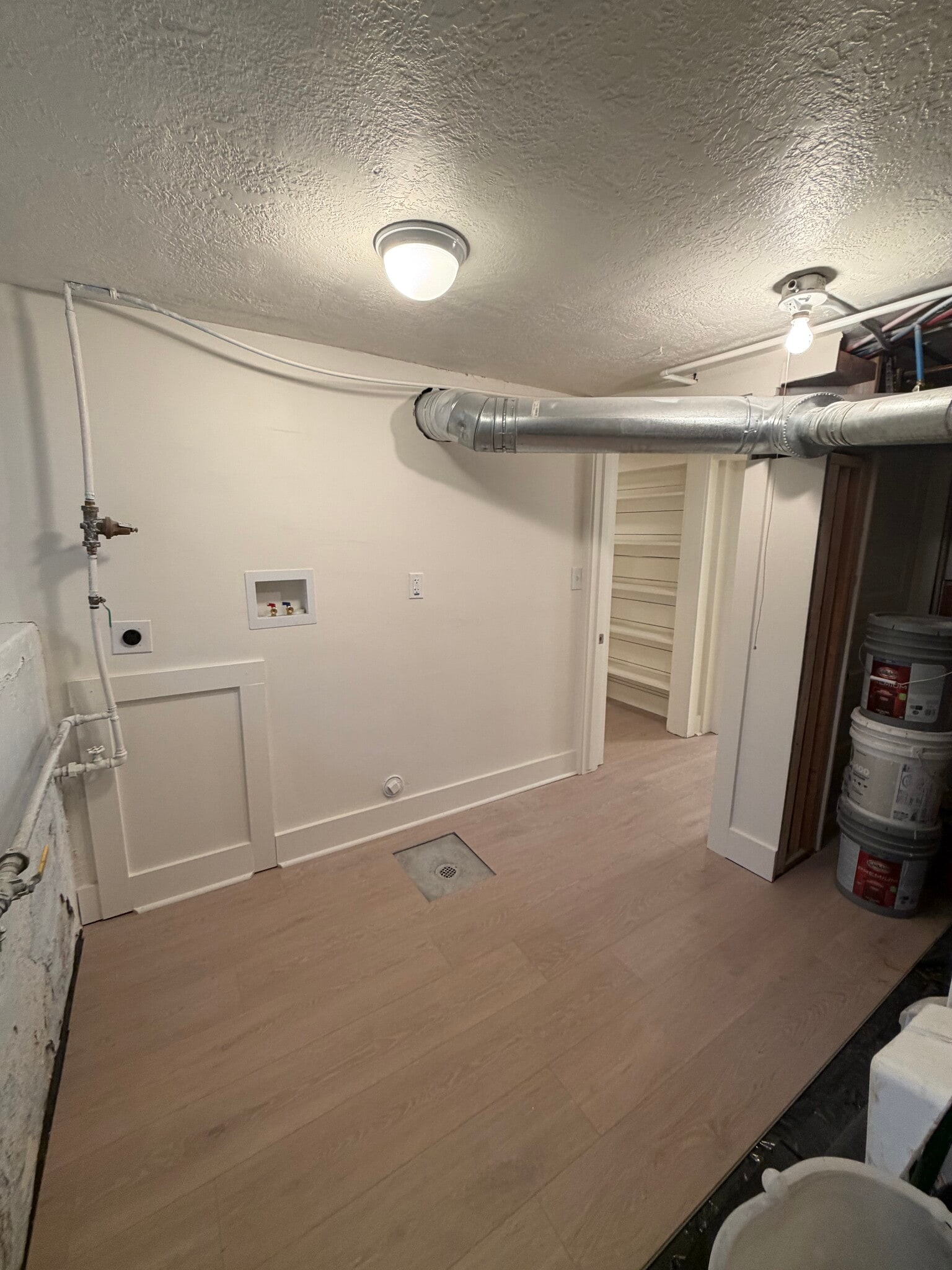 Building Photo - 264 E 4800 S