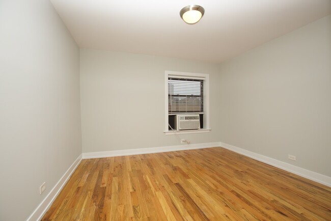 Building Photo - 550 W Arlington Pl