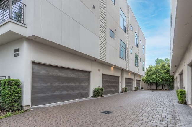 Building Photo - 1004 California St