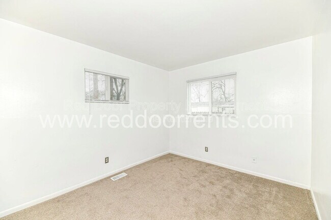 Building Photo - 5361 E Burgess Ave