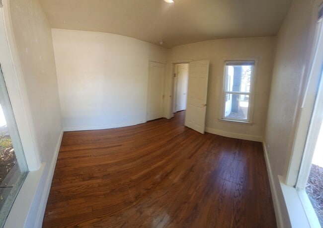 Building Photo - 7 Bedroom 3 bath home close to POLY!!!!