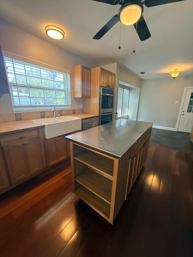 Building Photo - Stunning 2BR 2BA SFR w/ Private Pool • 2-Car Garage in Clearwater