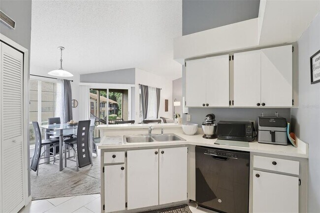 Building Photo - 4684 Pembrook Pl