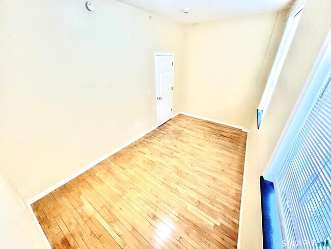 Building Photo - 135 W Main St