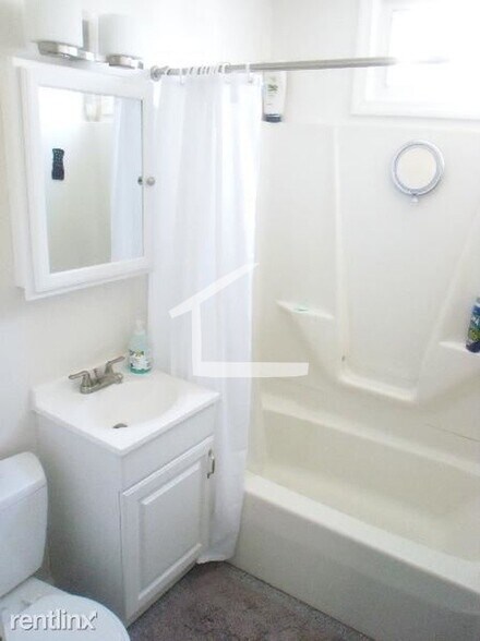 Building Photo - 20 Pratt St