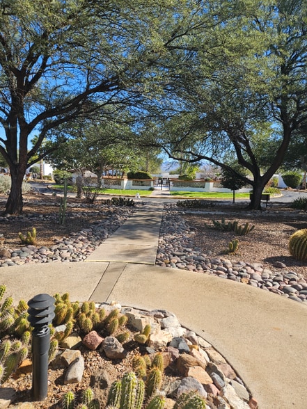 Building Photo - 424 Paseo Madera