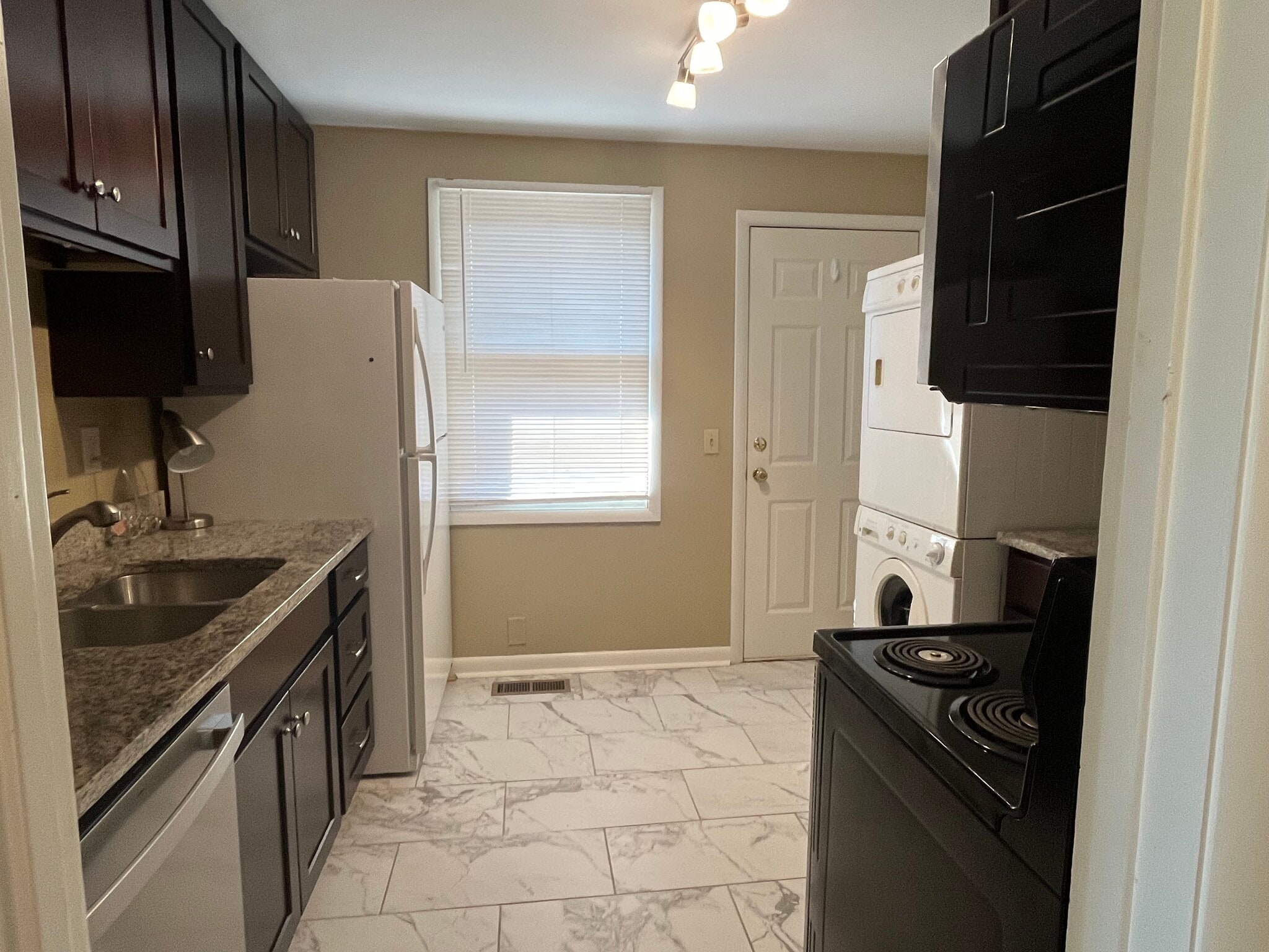 Building Photo - 3003 Oakland Ave