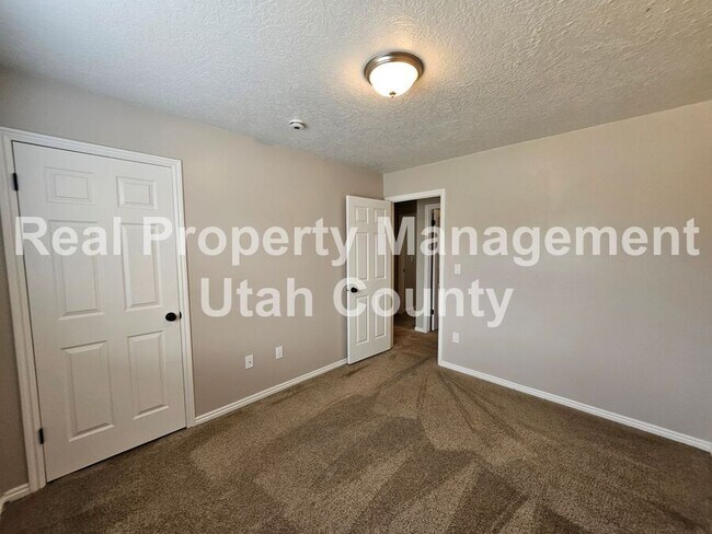 Building Photo - 81 S 220 W St