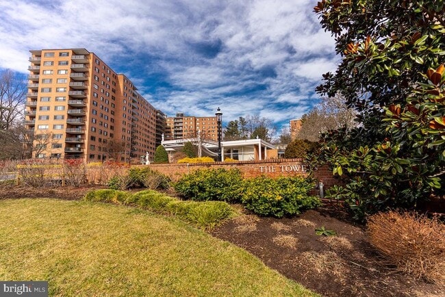 Building Photo - 4201 Cathedral Ave NW