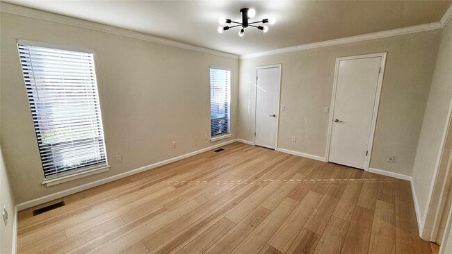 Building Photo - 11921 Shady Trail Ln