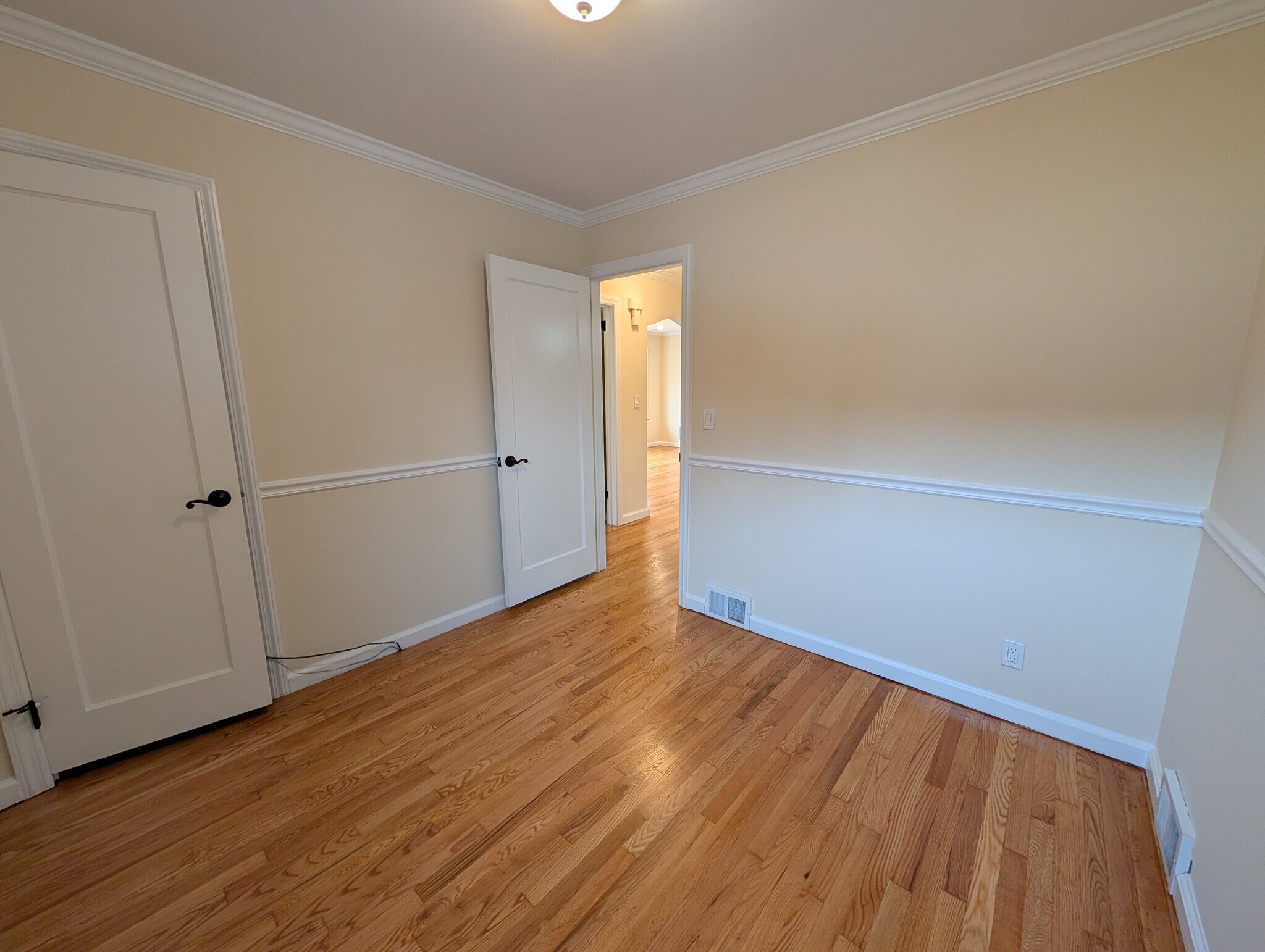 Building Photo - 449 Van Buren St