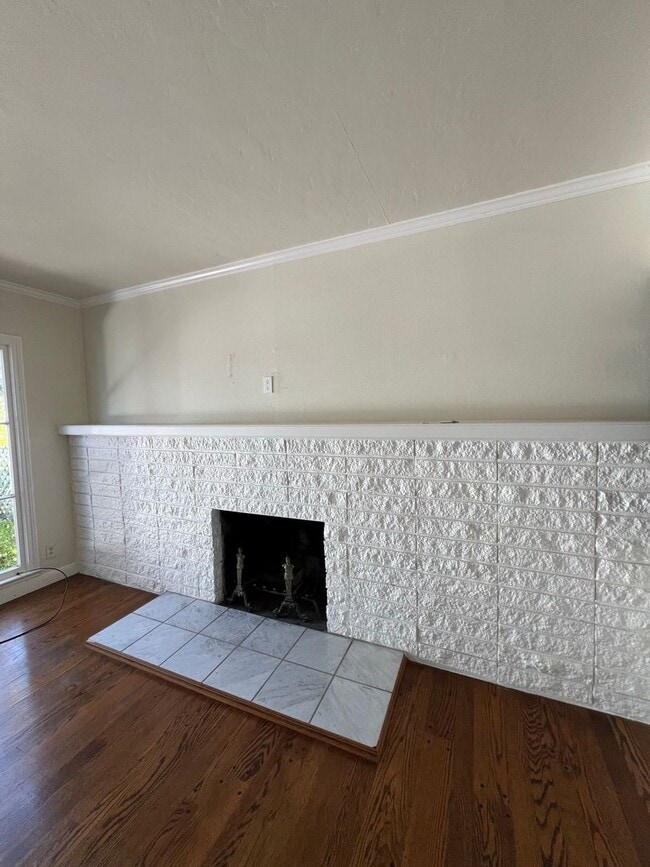 Building Photo - Beautiful Home in Burlingame!!