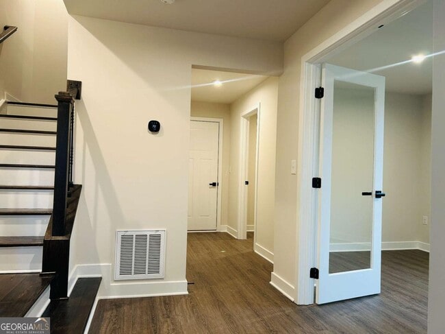 Building Photo - 420 Thatch Ter