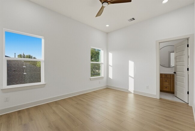 Building Photo - 9819 Turnbow St