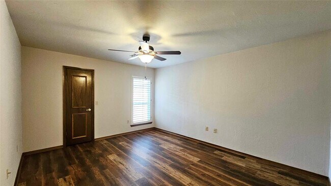 Building Photo - 1225 NW 198th St