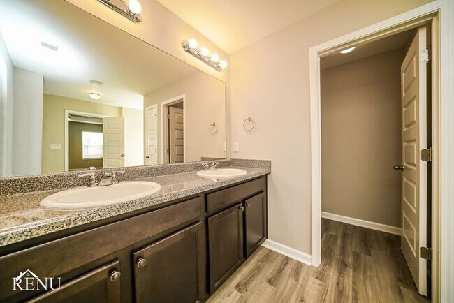 Building Photo - 2360 Cornell Cir