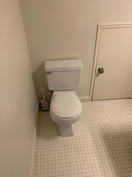 Building Photo - 330 Newton St