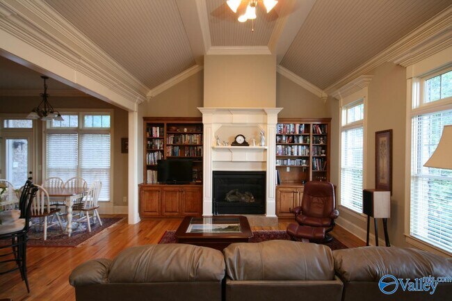 Building Photo - 27 Carriage Hill